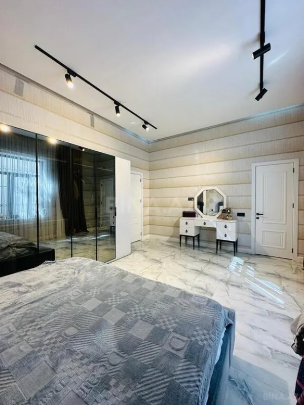 Satılır 5 otaqlı həyət evi 210 m²