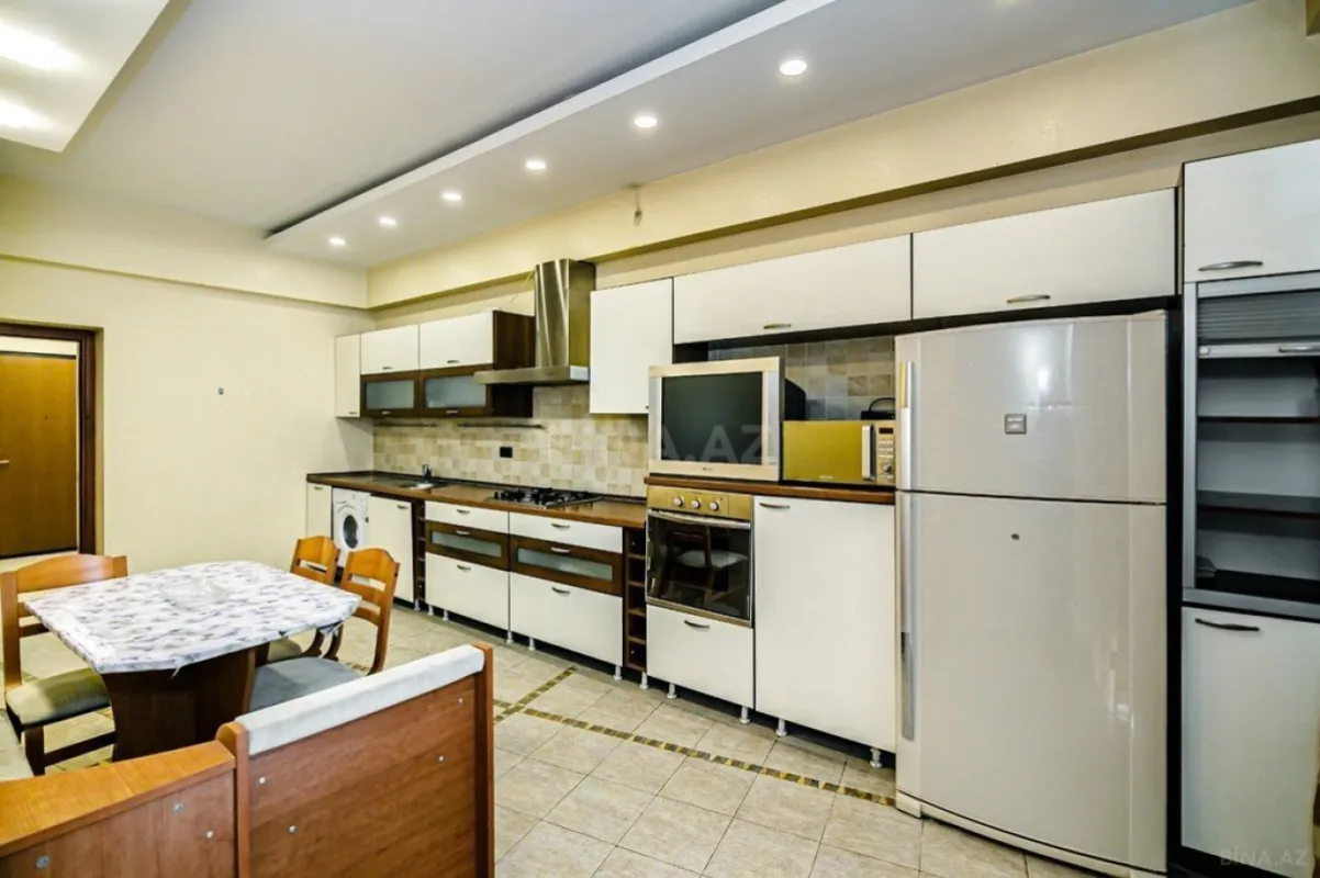 Kirayə verilir 3 otaqlı mənzil 170 m²