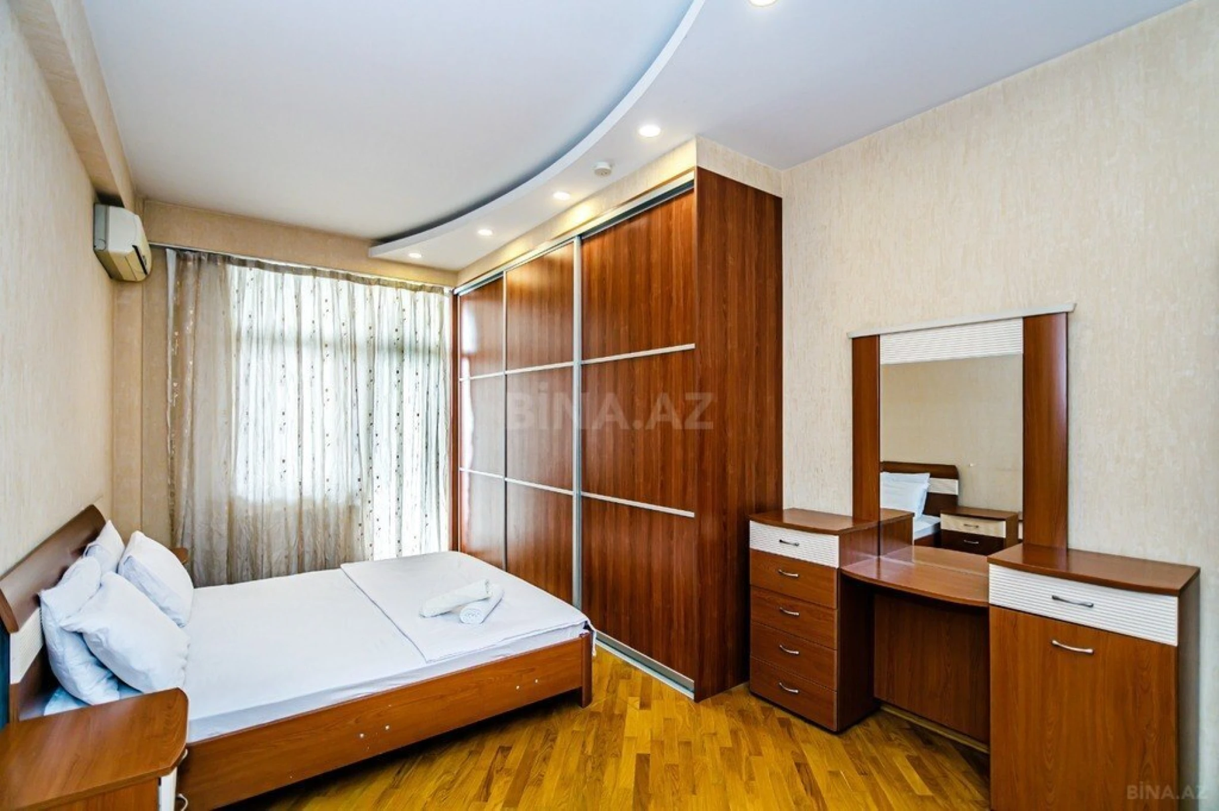 Kirayə verilir 3 otaqlı mənzil 170 m²