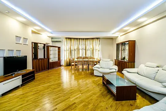 Kirayə verilir 3 otaqlı mənzil 170 m²