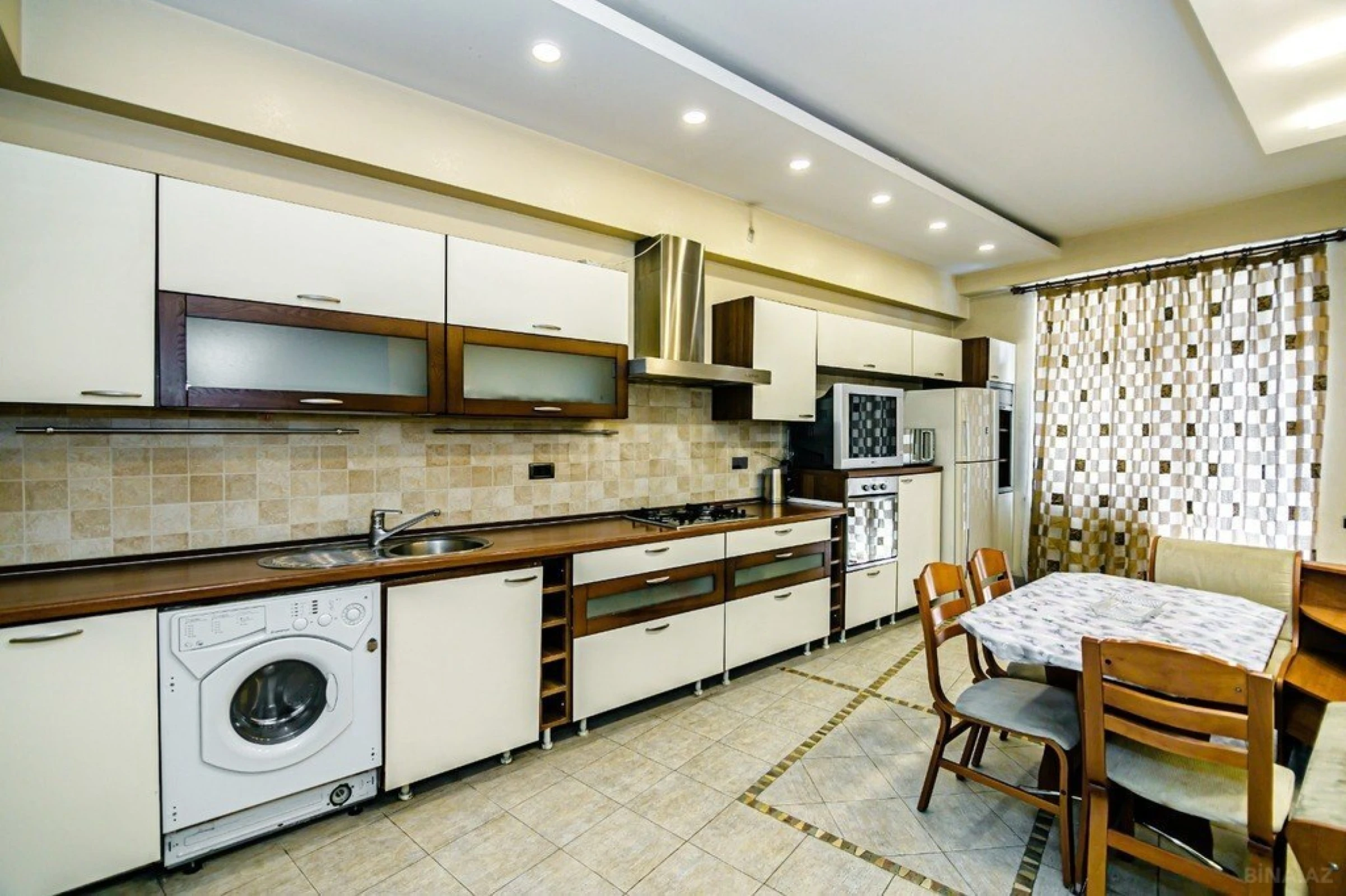 Kirayə verilir 3 otaqlı mənzil 170 m²