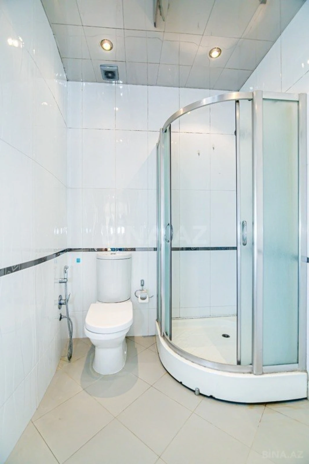 Kirayə verilir 3 otaqlı mənzil 170 m²