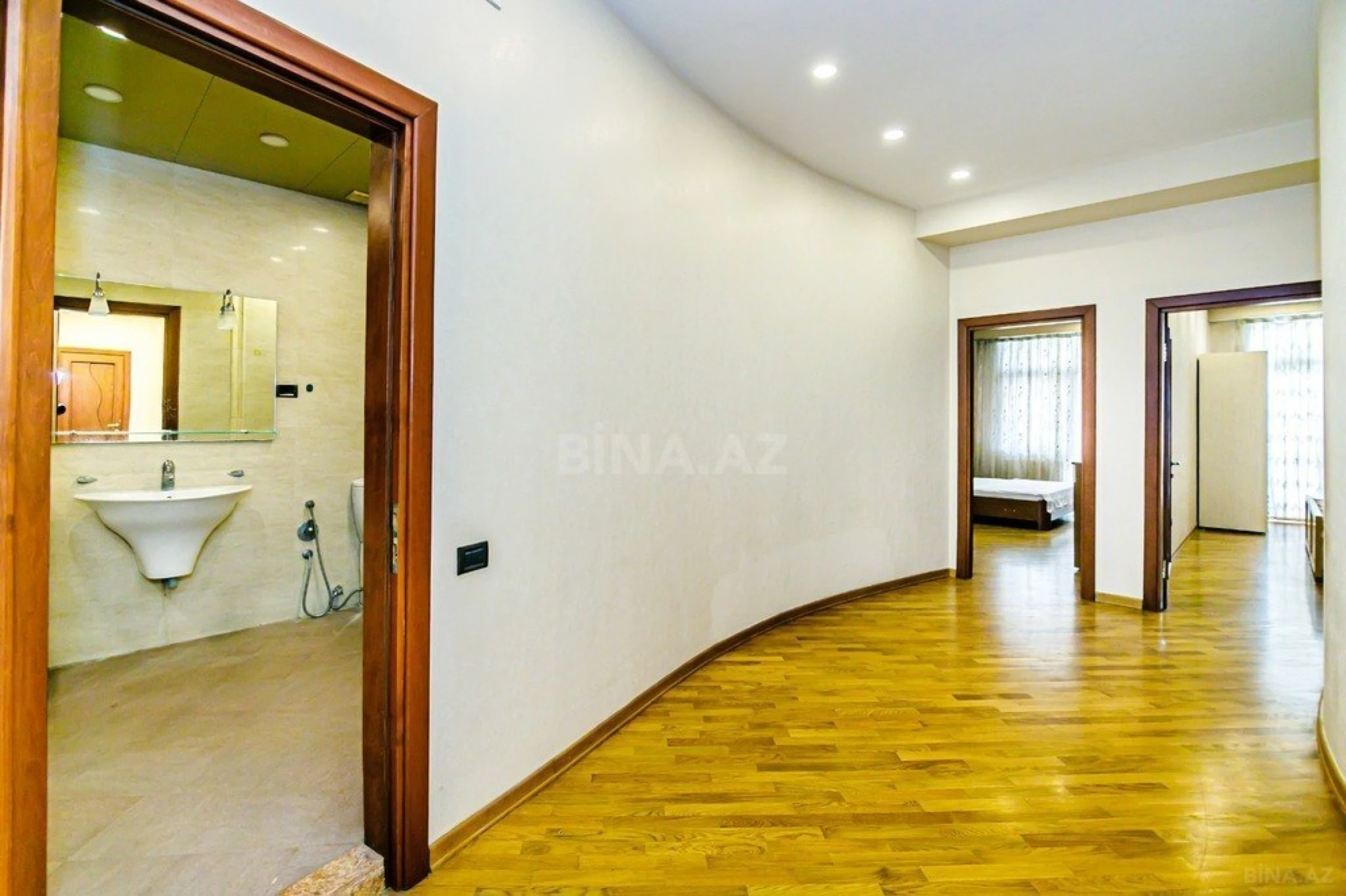 Kirayə verilir 3 otaqlı mənzil 170 m²
