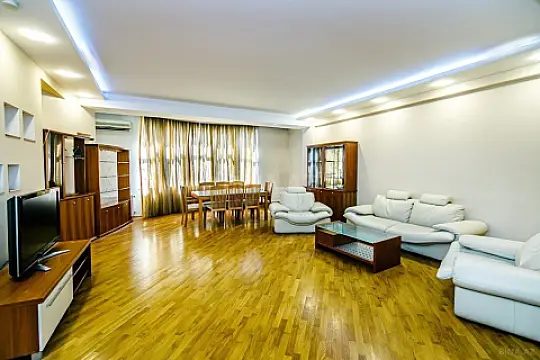 Kirayə verilir 3 otaqlı mənzil 170 m²