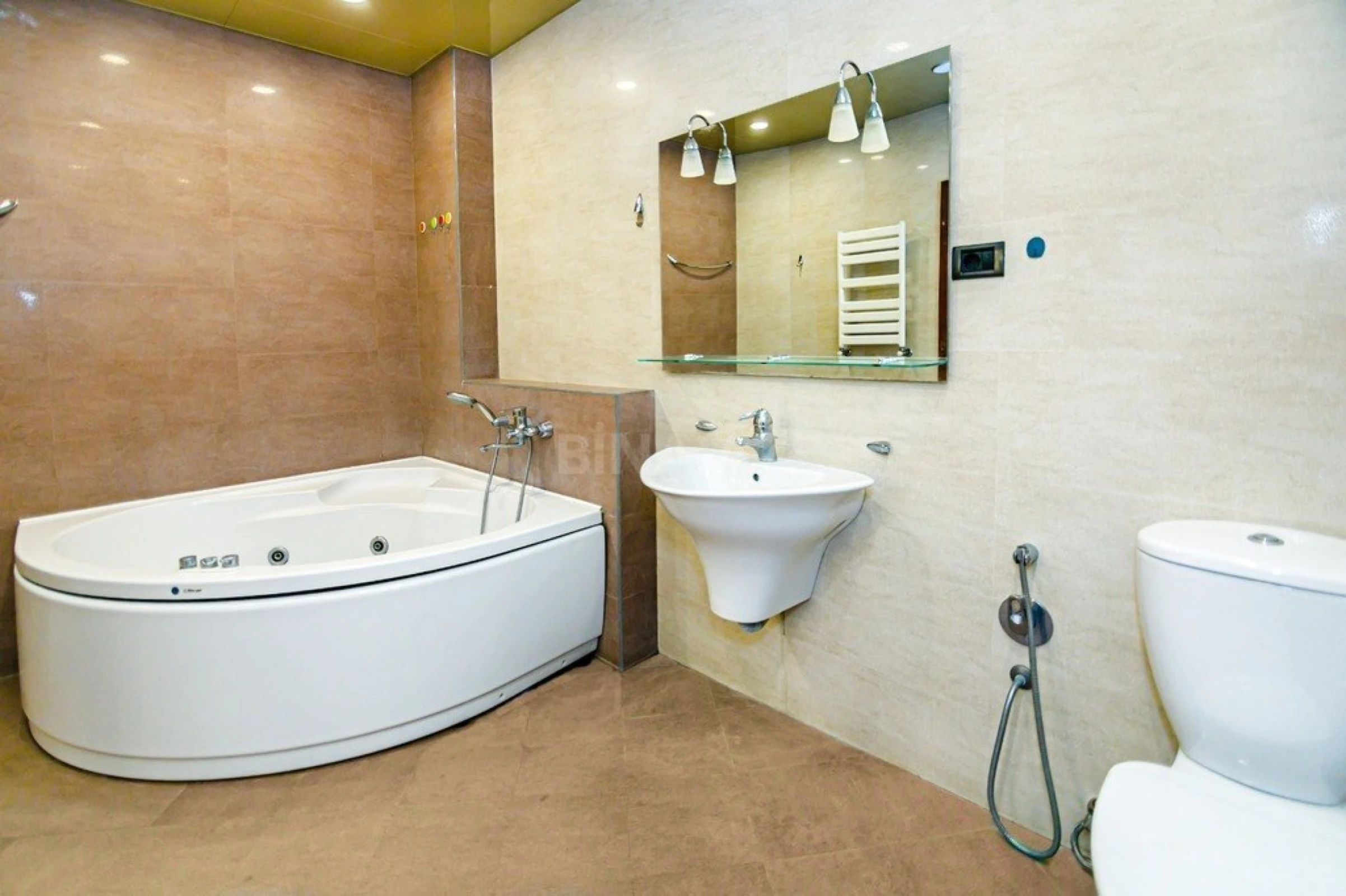 Kirayə verilir 3 otaqlı mənzil 170 m²