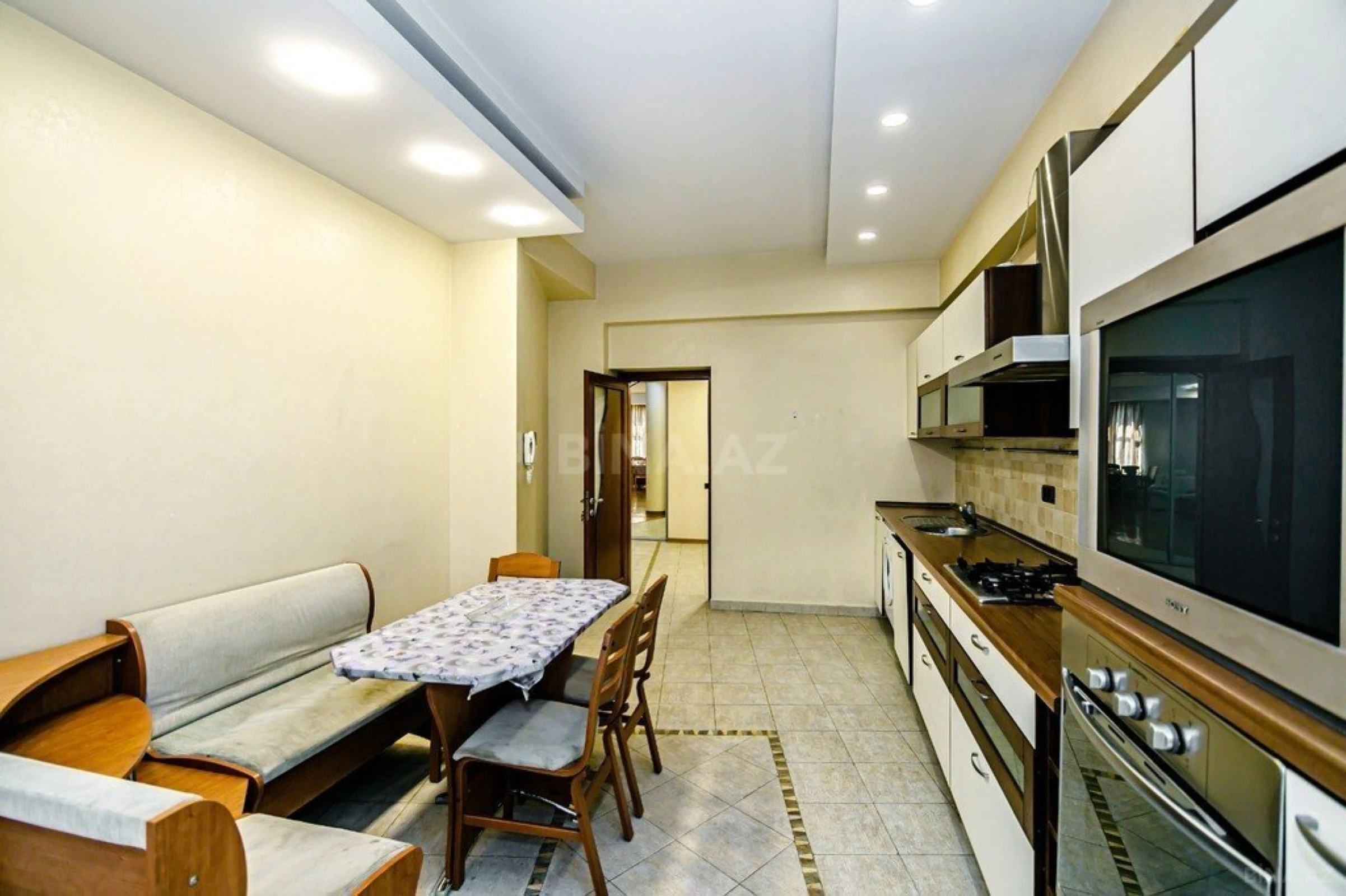 Kirayə verilir 3 otaqlı mənzil 170 m²