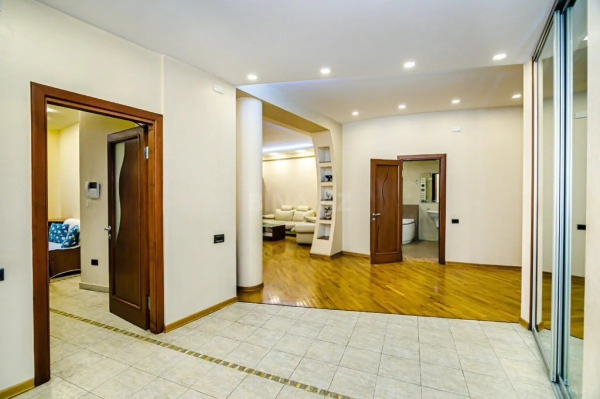 Kirayə verilir 3 otaqlı mənzil 170 m²
