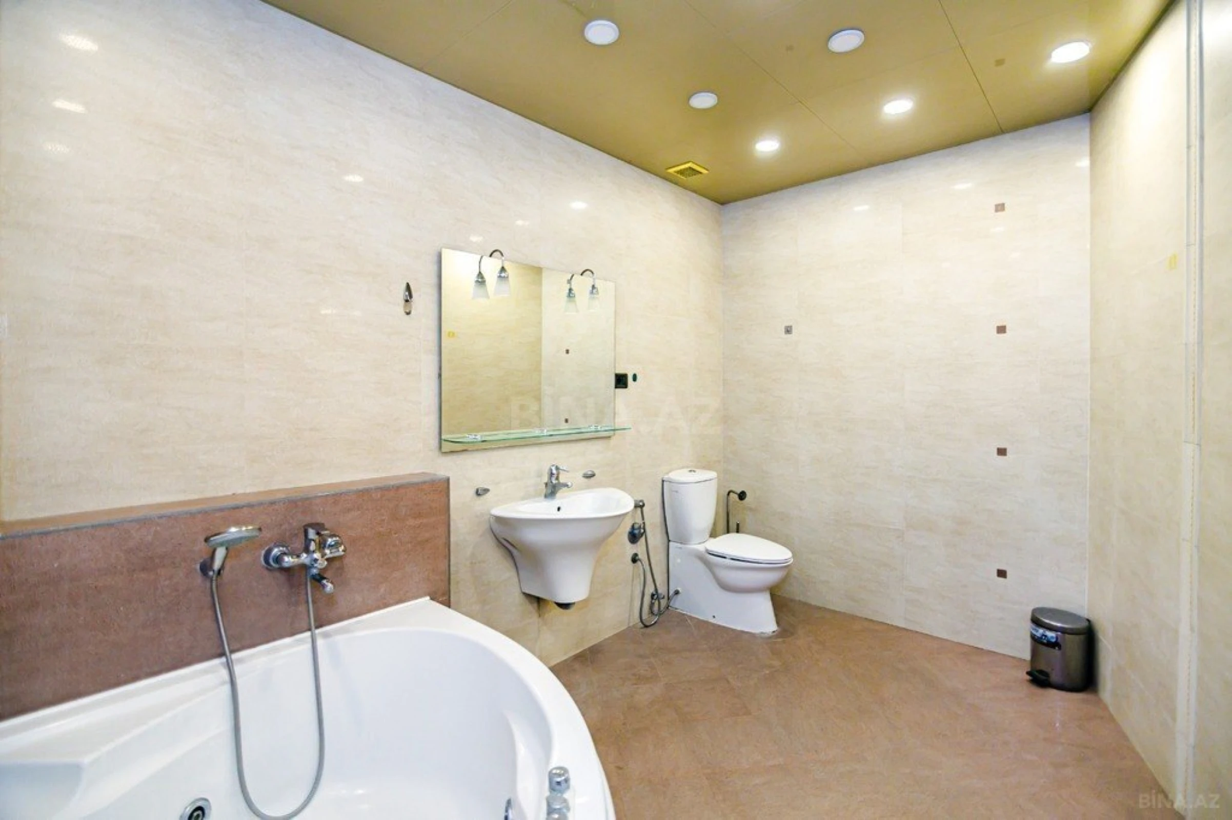 Kirayə verilir 3 otaqlı mənzil 170 m²