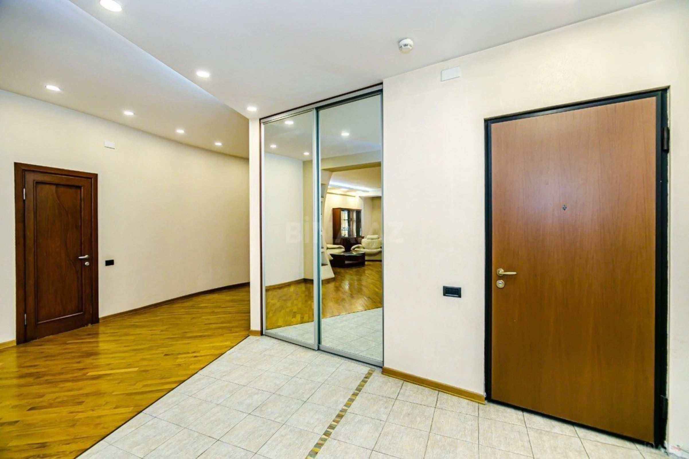 Kirayə verilir 3 otaqlı mənzil 170 m²