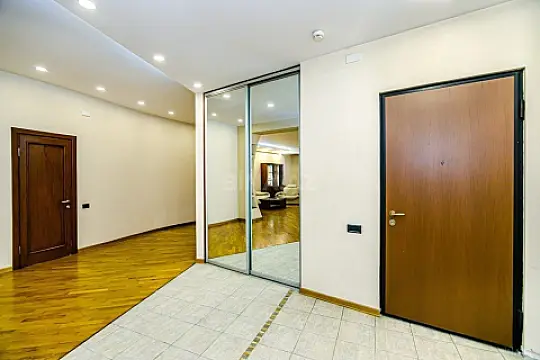 Kirayə verilir 3 otaqlı mənzil 170 m²