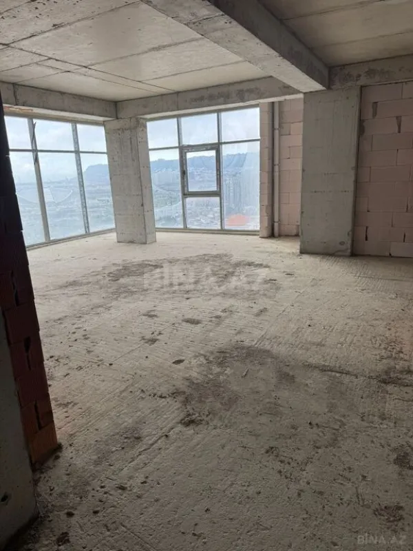 Satılır 3 otaqlı mənzil 153 m²