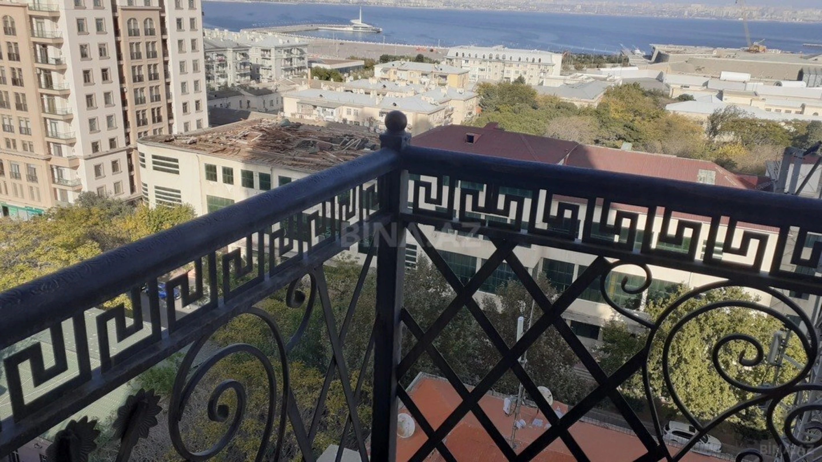 Satılır 3 otaqlı mənzil 153 m²