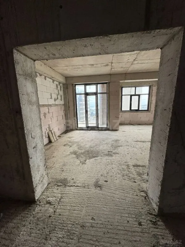 Satılır 3 otaqlı mənzil 153 m²