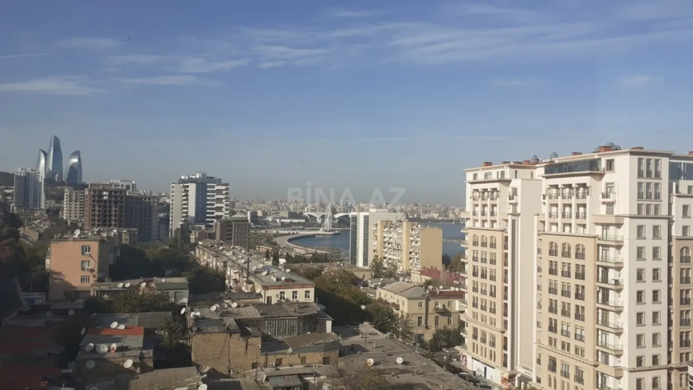 Satılır 3 otaqlı mənzil 153 m²