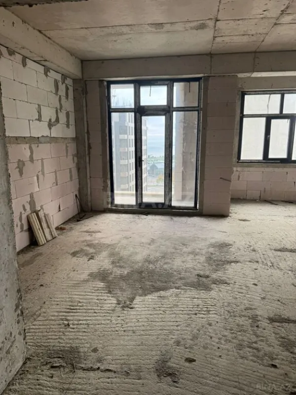 Satılır 3 otaqlı mənzil 153 m²