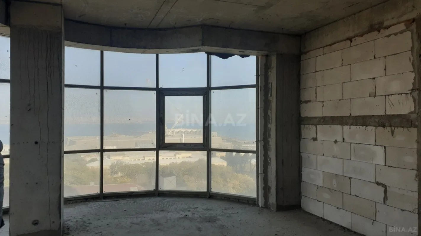 Satılır 3 otaqlı mənzil 153 m²