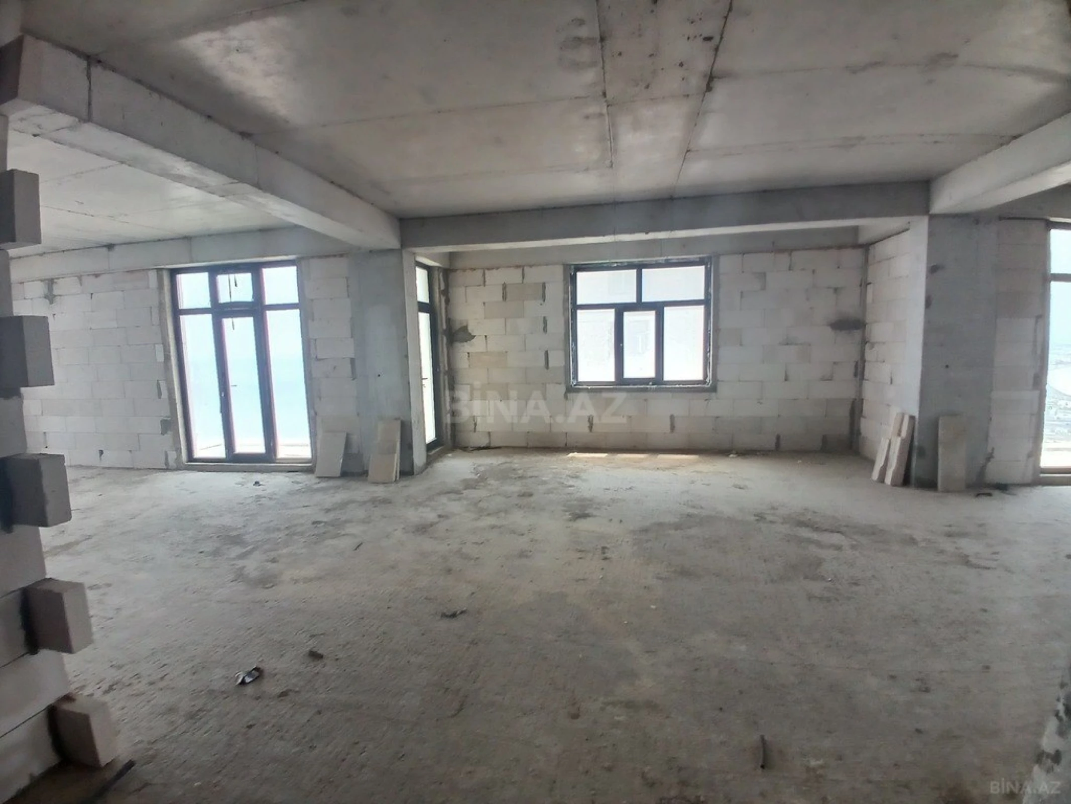 Satılır 3 otaqlı mənzil 153 m²