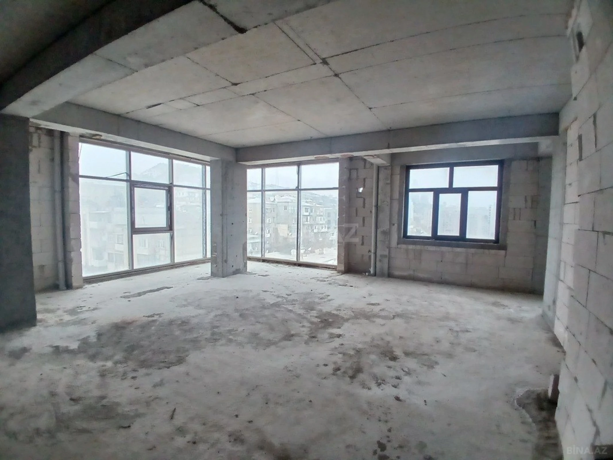 Satılır 3 otaqlı mənzil 153 m²