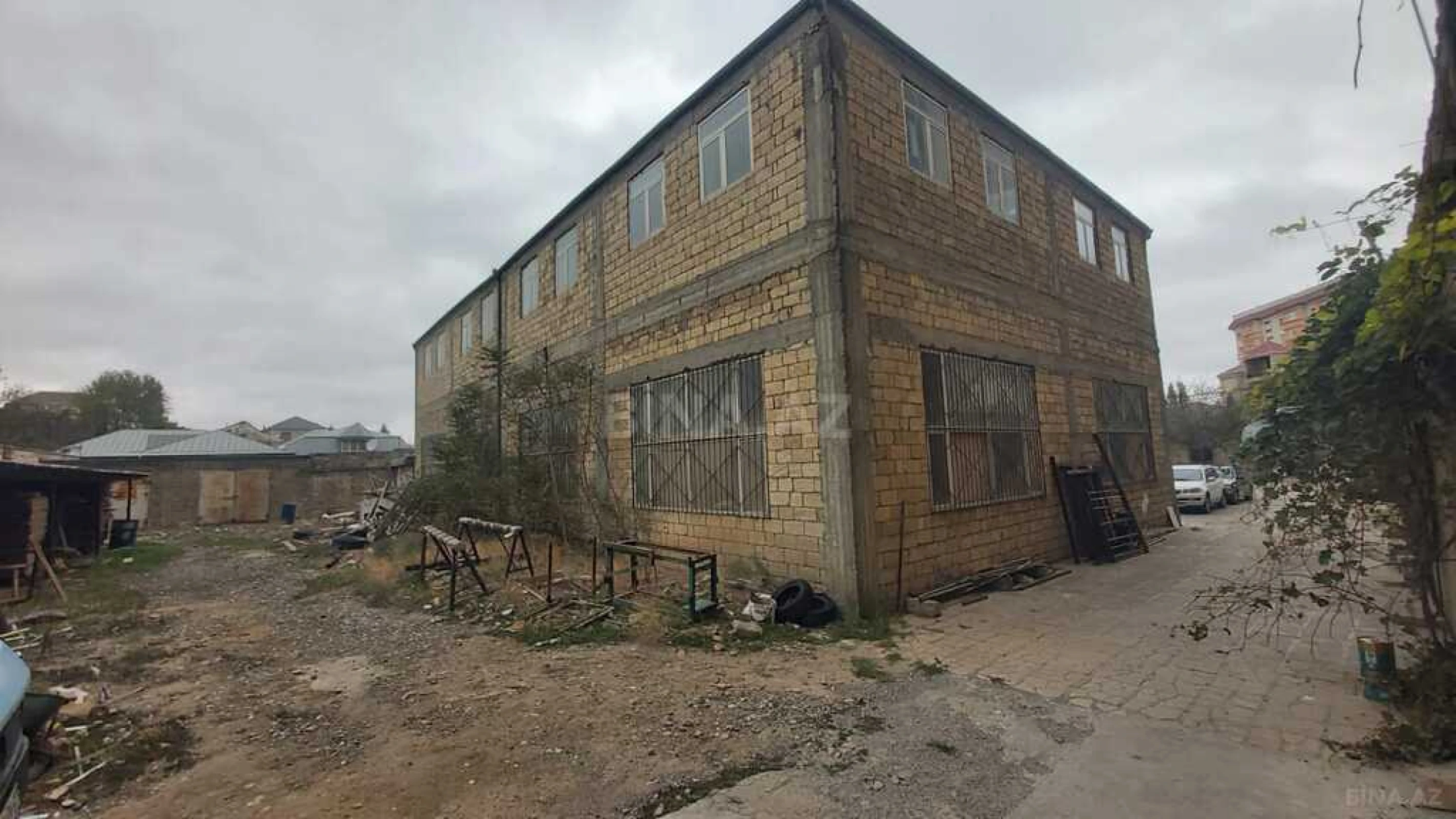 Satılır obyekt 1400 m²