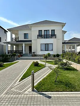 Satılır 6 otaqlı həyət evi 350 m²