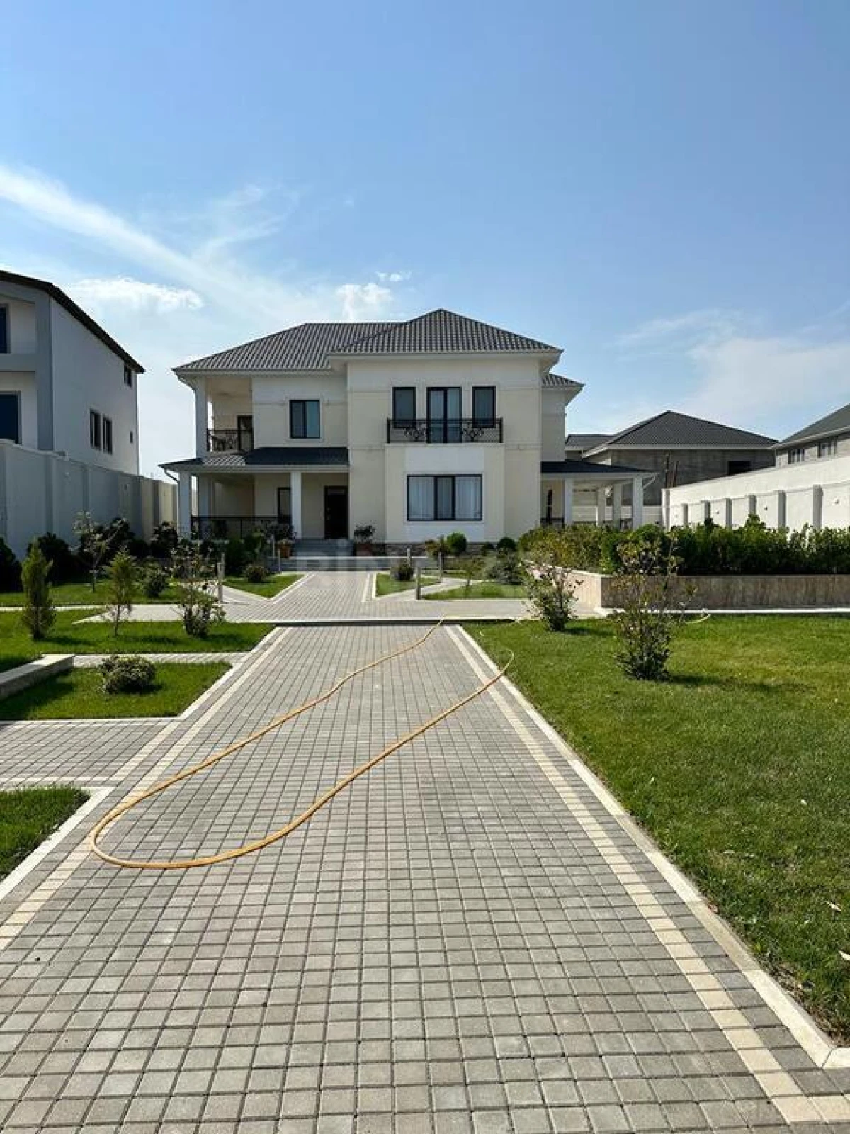 Satılır 6 otaqlı həyət evi 350 m²