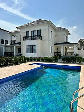 Satılır 6 otaqlı həyət evi 350 m²