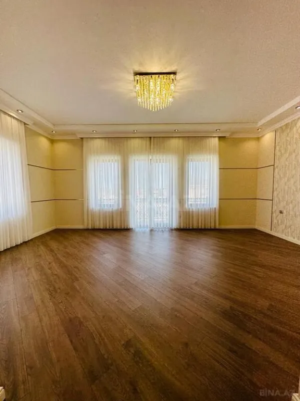 Satılır 6 otaqlı həyət evi 350 m²