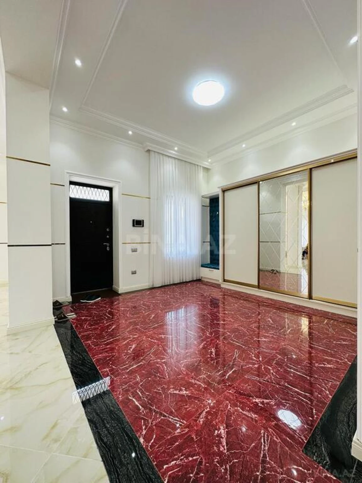 Satılır 6 otaqlı həyət evi 350 m²