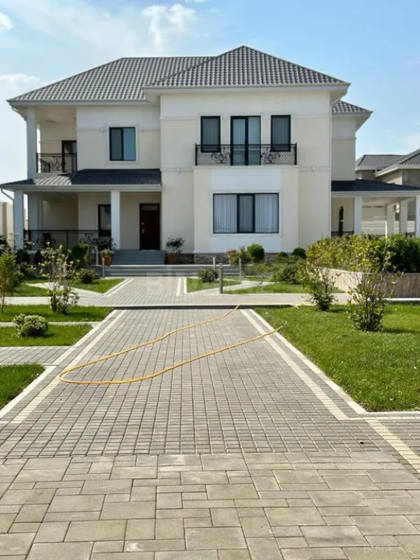 Satılır 6 otaqlı həyət evi 350 m²