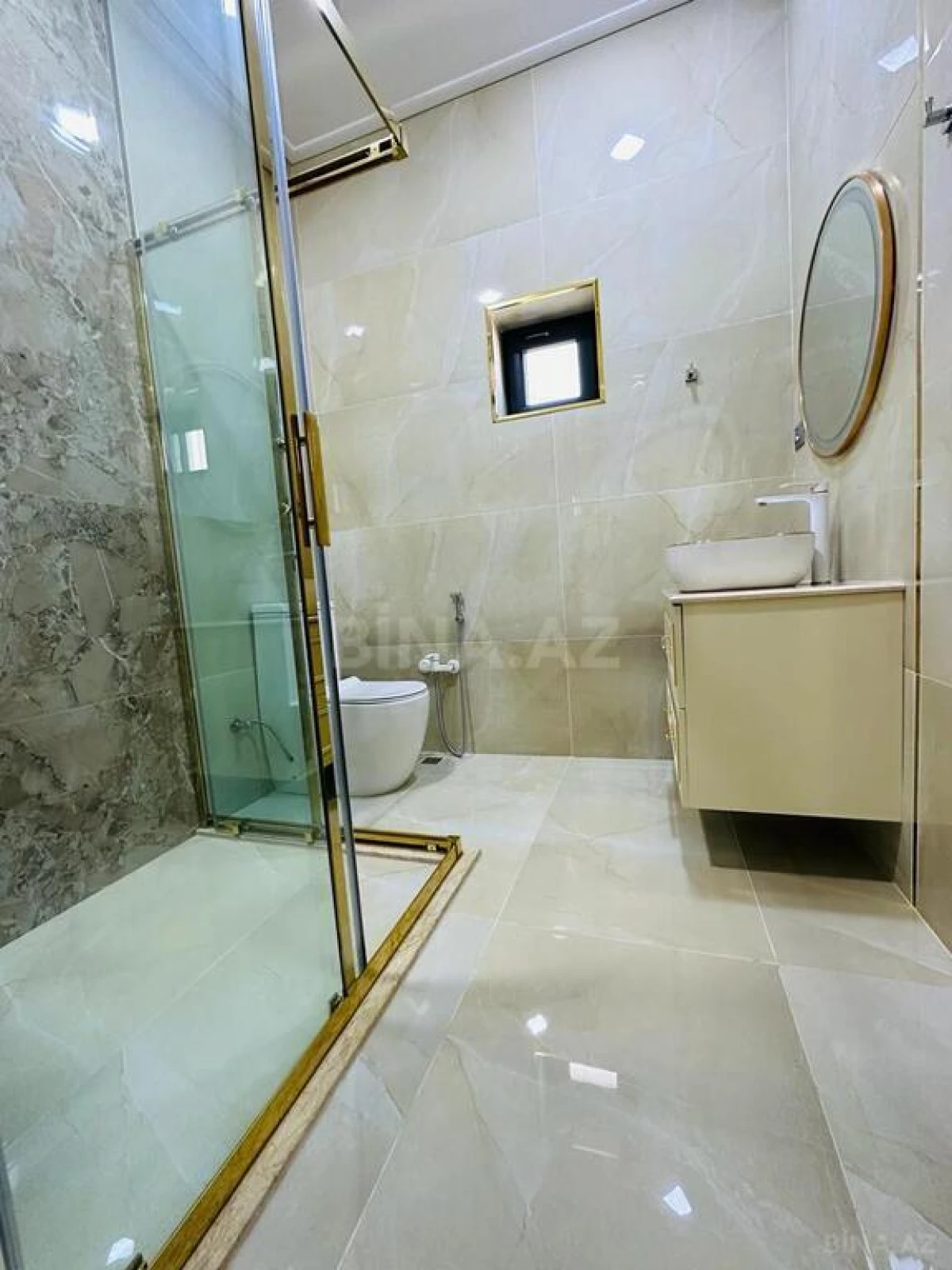 Satılır 6 otaqlı həyət evi 350 m²