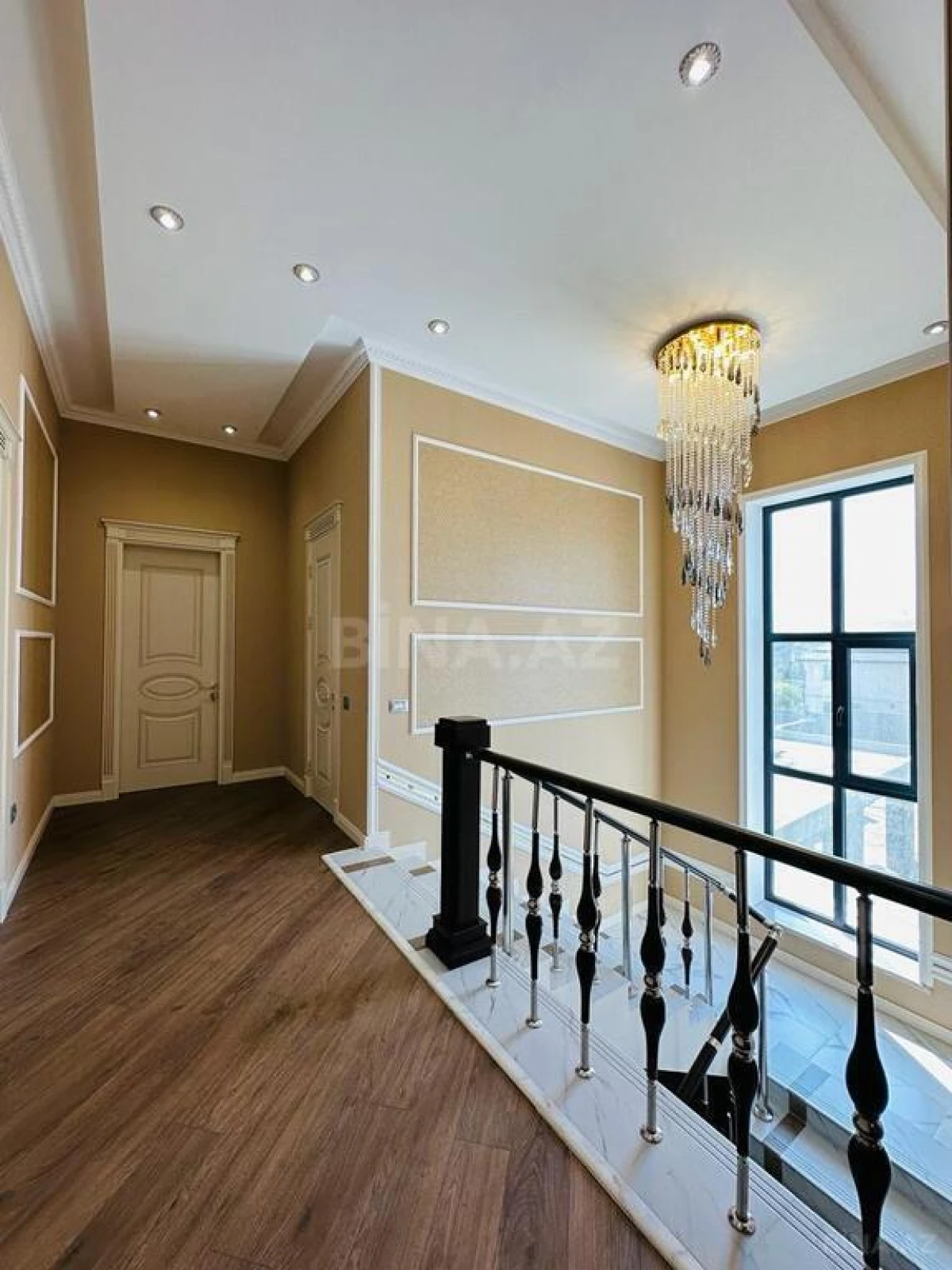 Satılır 6 otaqlı həyət evi 350 m²