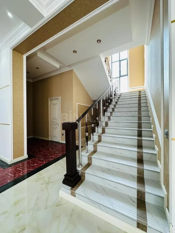 Satılır 6 otaqlı həyət evi 350 m²
