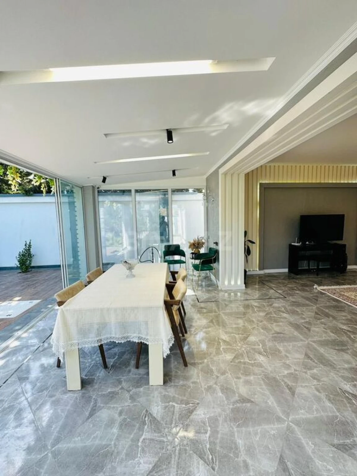 Kirayə verilir 4 otaqlı həyət evi 280 m²