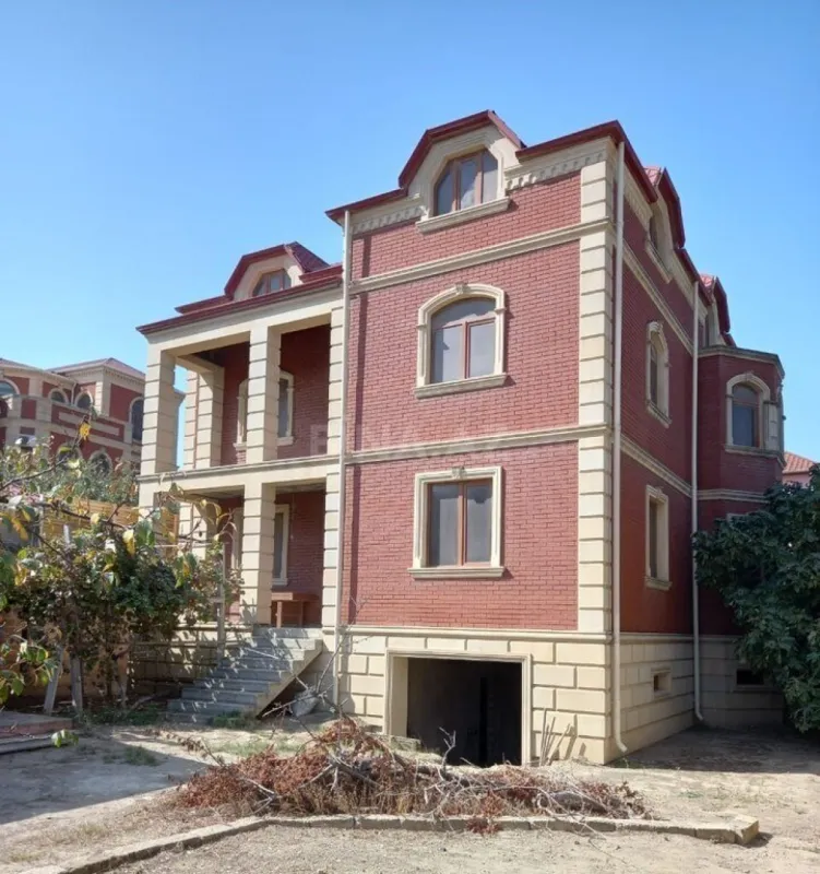 Satılır 5 otaqlı həyət evi 445 m²