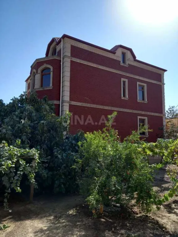 Satılır 5 otaqlı həyət evi 445 m²