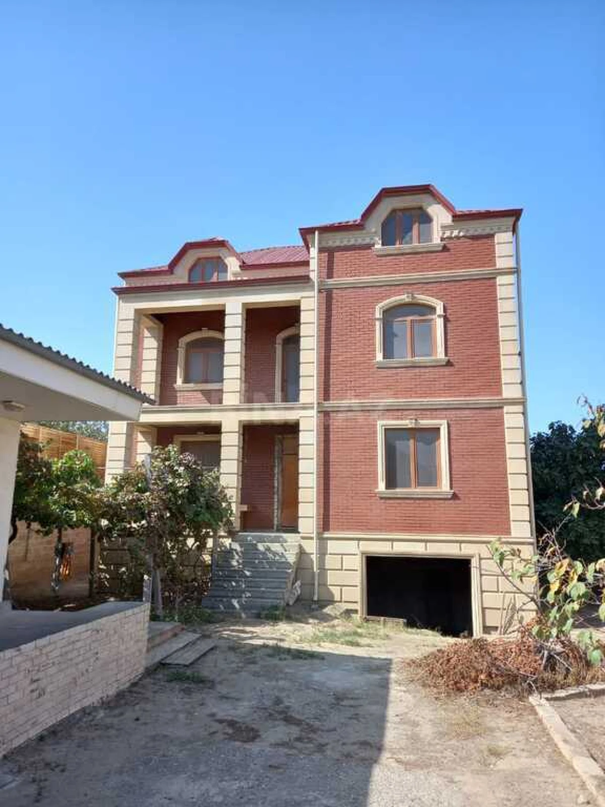 Satılır 5 otaqlı həyət evi 445 m²