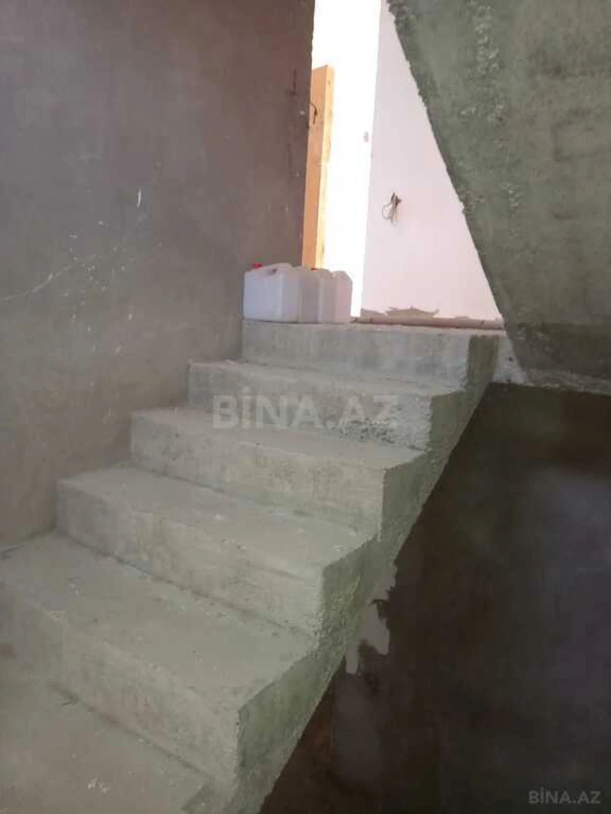 Satılır 5 otaqlı həyət evi 445 m²