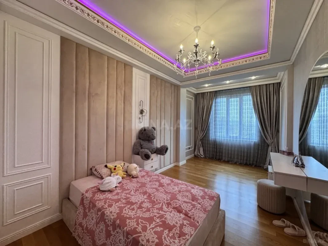 Satılır 5 otaqlı mənzil 300 m²