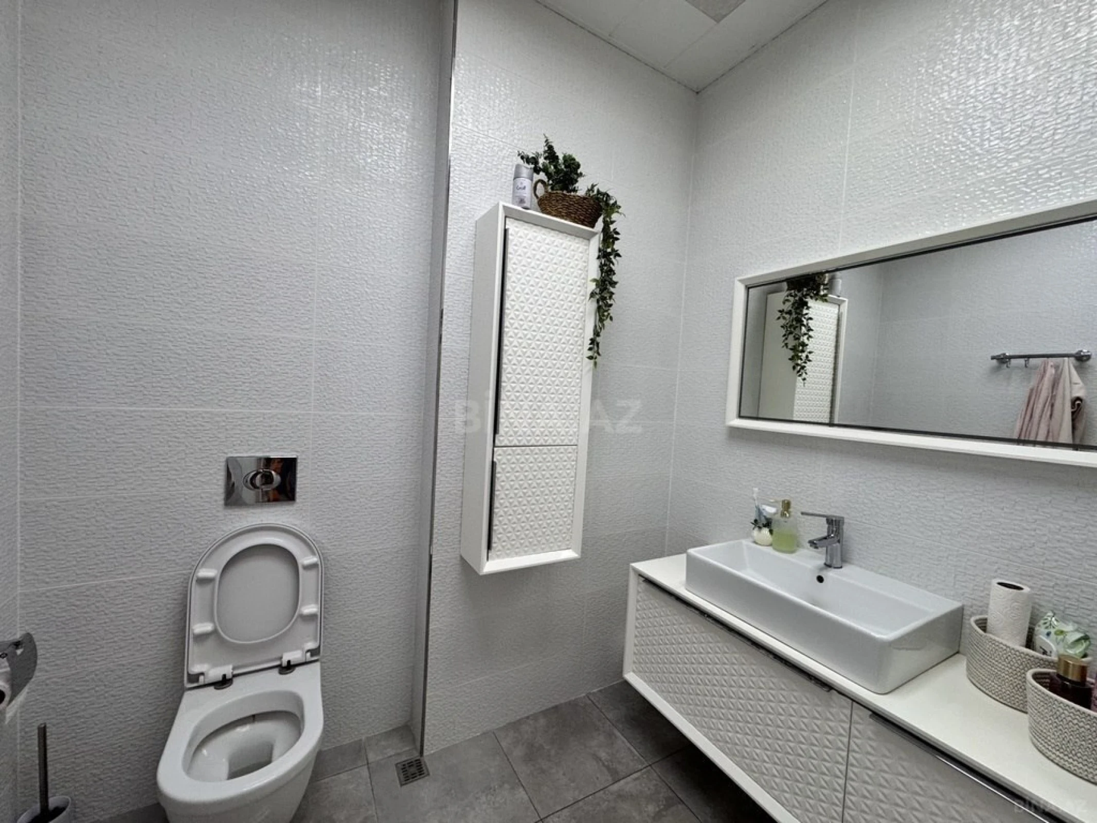 Satılır 5 otaqlı mənzil 300 m²