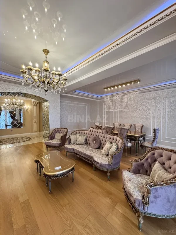 Satılır 5 otaqlı mənzil 300 m²