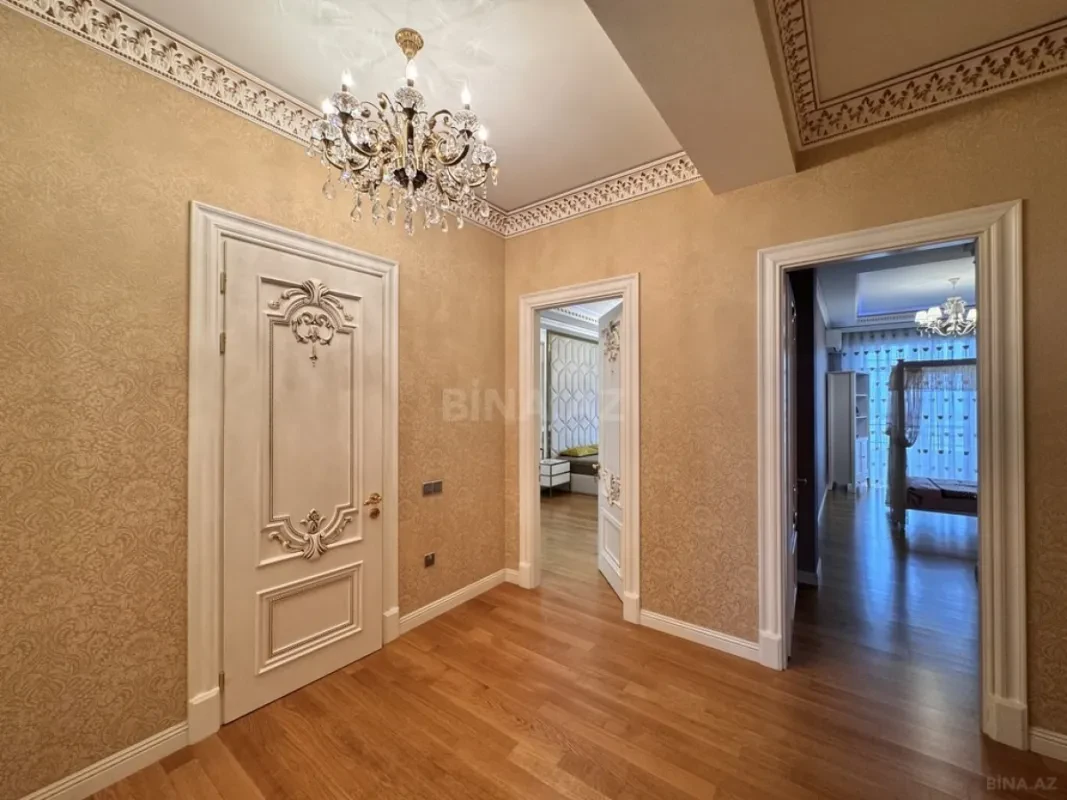Satılır 5 otaqlı mənzil 300 m²