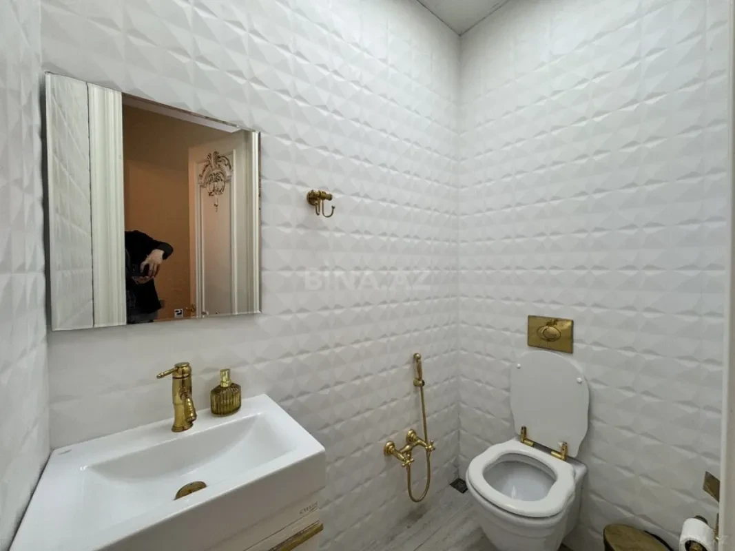 Satılır 5 otaqlı mənzil 300 m²