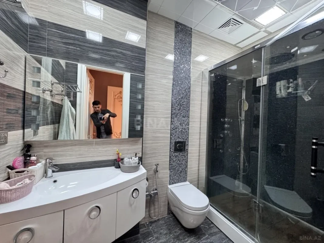 Satılır 5 otaqlı mənzil 300 m²