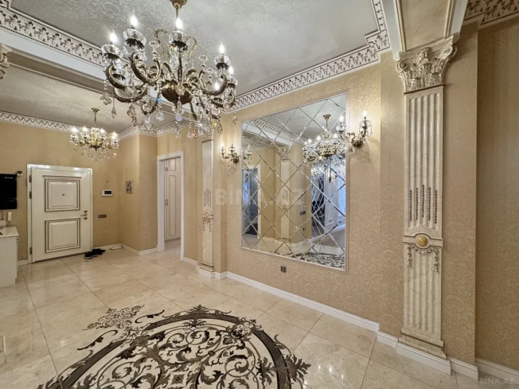 Satılır 5 otaqlı mənzil 300 m²