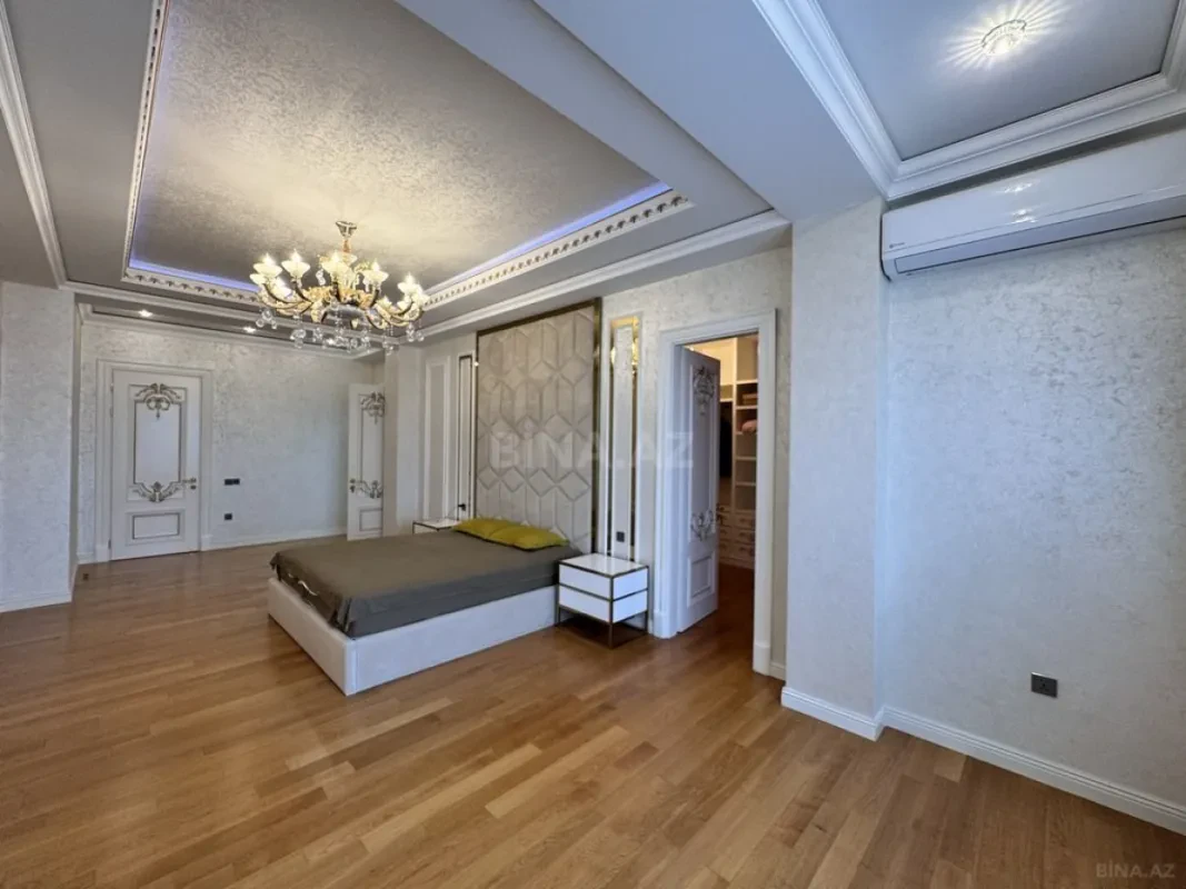 Satılır 5 otaqlı mənzil 300 m²