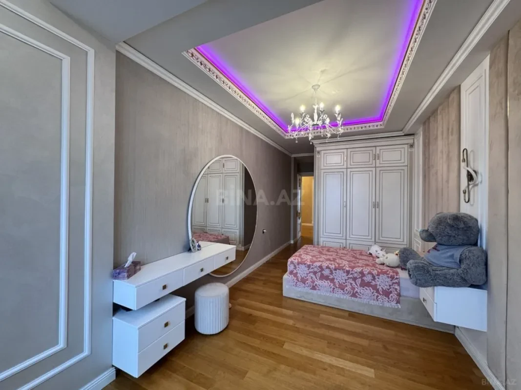 Satılır 5 otaqlı mənzil 300 m²
