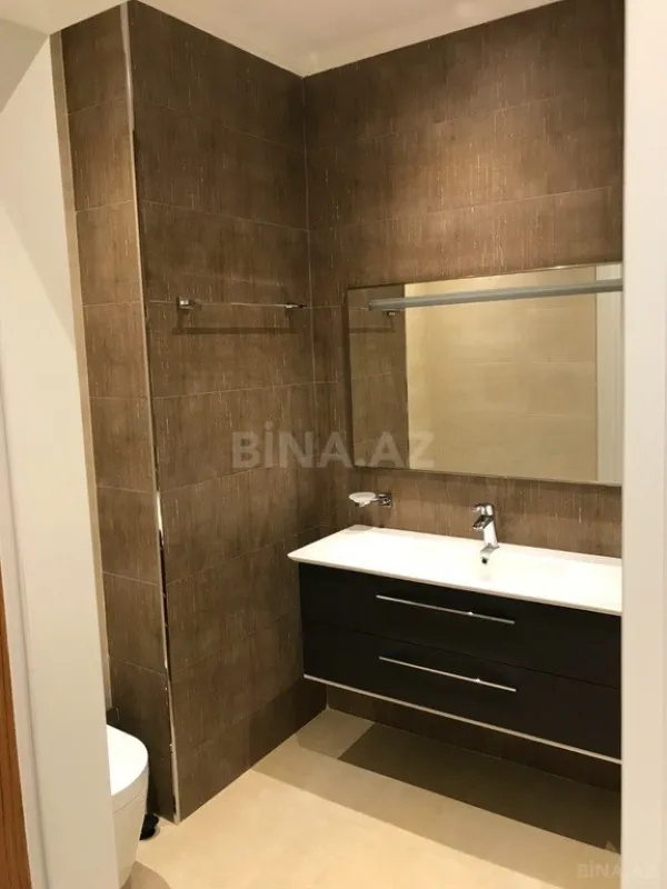 Kirayə verilir 4 otaqlı mənzil 181 m²
