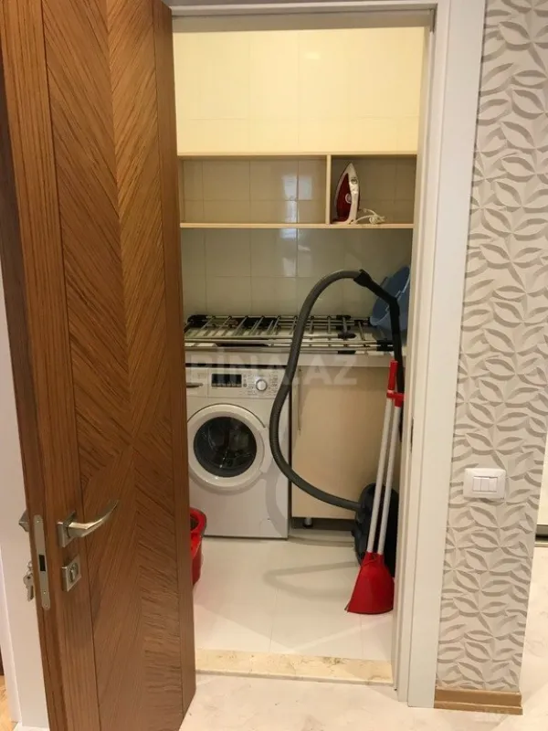 Kirayə verilir 4 otaqlı mənzil 181 m²