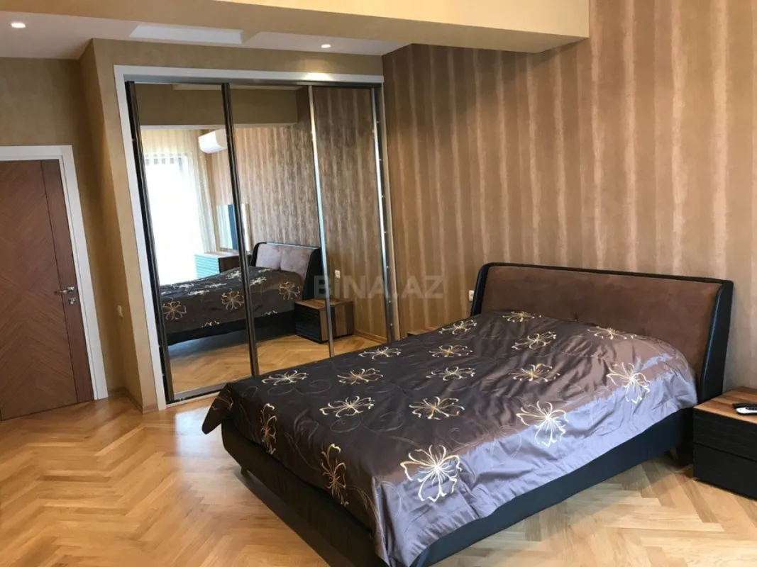 Kirayə verilir 4 otaqlı mənzil 181 m²