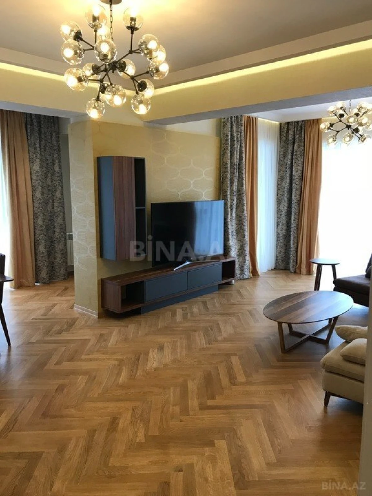Kirayə verilir 4 otaqlı mənzil 181 m²